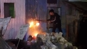 Polisi Dituduh Bakar Kios Milik Warga saat Bubarkan Tawuran di Makassar
