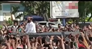 Jokowi Bikin Kerumunan di NTT, Ferdinand: Itu Bukan Kerumunan