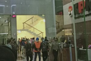 Resmi Tersangka, KPK Tahan Gubernur Sulsel Selama 20 Hari
