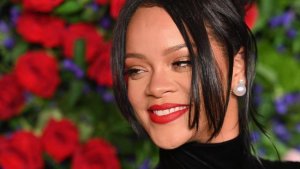 Berpose Telanjang Dada dengan Kalung Ganesha, Rihanna Picu Kemarahan Umat Hindu