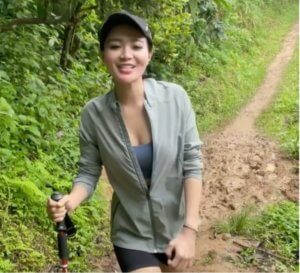 Wika Salim Tampil Menggoda Saat Hiking, Netizen: Teh Resletingnya Ditutup