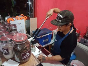 Cerita Daeng Uki, Panglima Suporter PSM yang Banting Setir Jualan Kopi