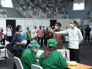 Presiden Jokowi Tinjau Vaksinasi Massal bagi SDM Kesehatan