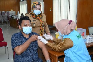 Ketua Karang Taruna dan Ketua KNPI Sidrap Terima Vaksin Dosis Kedua