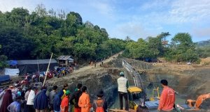 Puluhan Penambang Ilegal Sibuk Menambang, Tiba-tiba Longsor dan Tertimbun