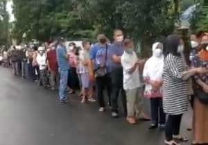 Viral Antrean Lansia untuk Vaksin Covid-19, Charles Honoris Bilang Cukup Baik