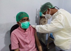 dr Awaluddin, Lansia Pertama yang Disuntik Vaksin Covid-19 di Luwu Utara