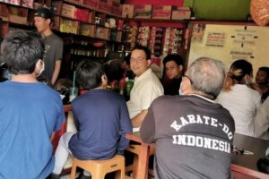 Blusukan ke Warung Kopi, Warga tak Kenal Anies Baswedan