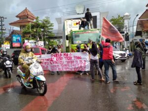Macet Tak Terelakkan saat Demo Dugaan Korupsi Infrastruktur di Sulsel