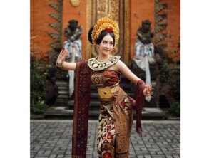Potret Anya Geraldine Berbalut Baju Pengantin Bali, Netizen: Adem Kayak Ubin Mesjid