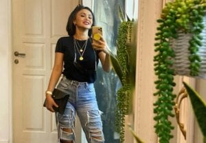 Yuni Shara Seksi Pakai Celana Sobek-sobek, Aduhai Bak ABG