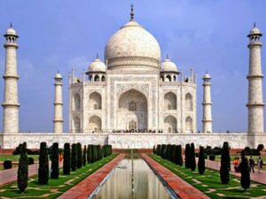 Diancam Teror Bom, Pengunjung Taj Mahal Panik