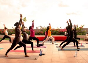 Redakan Stress dengan Olahraga Yoga Sambil Menikmati Sunset