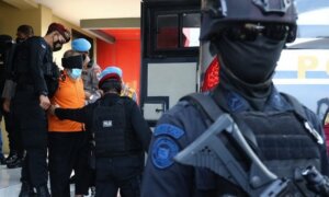 Densus 88 Pindahkan 22 Terduga Teroris dari Jatim ke Jakarta