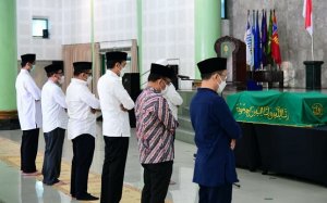 Salati Jenazah Artidjo Alkostar, Jokowi Bilang Ini