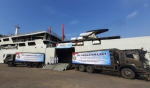 Bantu Korban Bencana NTT, TNI AL Kembali Kirim Bantuan