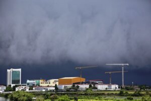 Peringatan Dini BMKG, Hujan Angin Terpa Makassar dan Sekitarnya