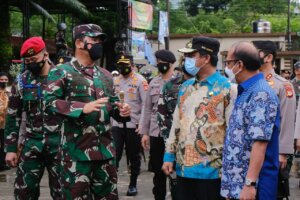 Dampingi Panglima TNI Tinjau Gereja, Plt Gubernur Minta Masyarakat Percayakan Pengamanan ke TNI-Polri