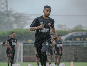 Bek PSM Akui Sempat Kehilangan Fokus Lawan Borneo FC