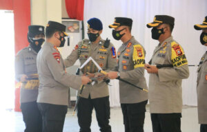 Putra Mantan Jaksa Agung Terima Pin Emas Kapolri