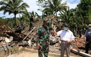 Kunjungi Gempa Malang, Muhadjir Effendy: Sekarang yang Penting Menyelamatkan Para Korban