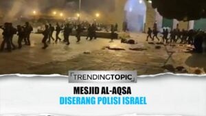 Jemaah Masjid Al-Aqsa diserang Polisi Israel saat Salat Tarwih