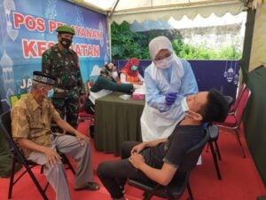 Pemeriksaan Rapid Antigen di Pos Penyekatan Pangkep