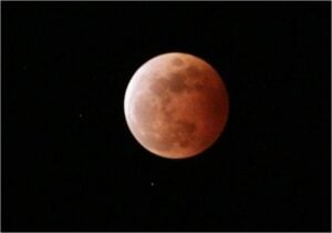 Esok Ada Fenomena Super Blood Moon, Dapat Disaksikan Tanpa Alat Bantu Optik