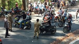 Dua Jam Pencegatan, 100 Wisatawan di Malino Putar Balik