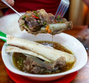 Yuk Icip-icip Kaledo! Sop Buntutnya Kota Palu Rasanya Super Mantul