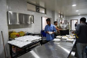 Masjid Abad ke-12 di Baghdad Siapkan Menu Buka Puasa untuk Dhuafa