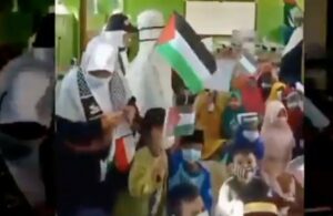 Viral Puluhan Murid Indonesia Mengibarkan Bendera Palestina, Netizen: Kurang Mendidik!