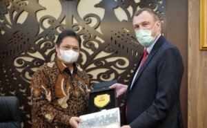 Terima Audiensi Komite Internasional Palang Merah, Airlangga: Dorong Percepatan Vaksinasi