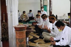 Airlangga Ziarahi Makam Ki Ageng Gribig, Ulama Besar yang Menyebarkan Islam