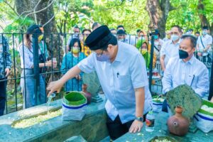 Airlangga Hartarto Ziarah Eyang Kakung, Ternyata Keturunan Trah Mangkunegara