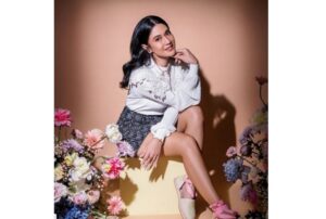 Dian Sastro Tampil Bak ABG, Netizen: Kirain Maudy Ayunda