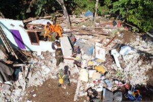 Longsor Timpa 3 Rumah Warga di Bayuwangi, Satu Orang Meninggal
