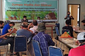Kekurangan Kayu untuk Industri Pinisi Ancam Hutan Kawasan Adat