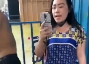Viral! Duel Mulut Wanita Berdaster dan Petugas PLN, Netizen Beri Komentar Lucu
