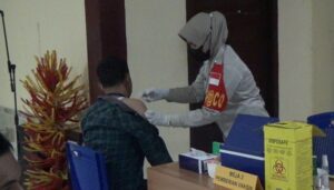 Vaksinasi Prioritaskan Lansia, Warga Berusia Muda Justru Mendominasi