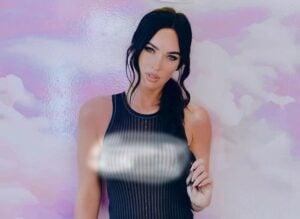 Foto Nggak Pakai Bra, Megan Fox Tampil Menggoda!
