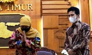 Gubernur Khofifah Minta Maaf