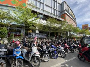 Parkir Kuasai Badan Jalan di Depan Mal Panakkukang, Begini Respons PD Parkir Makassar