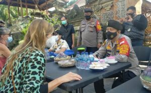 Tidak Pakai Masker, 3 Turis Asing Didenda Rp1 Juta