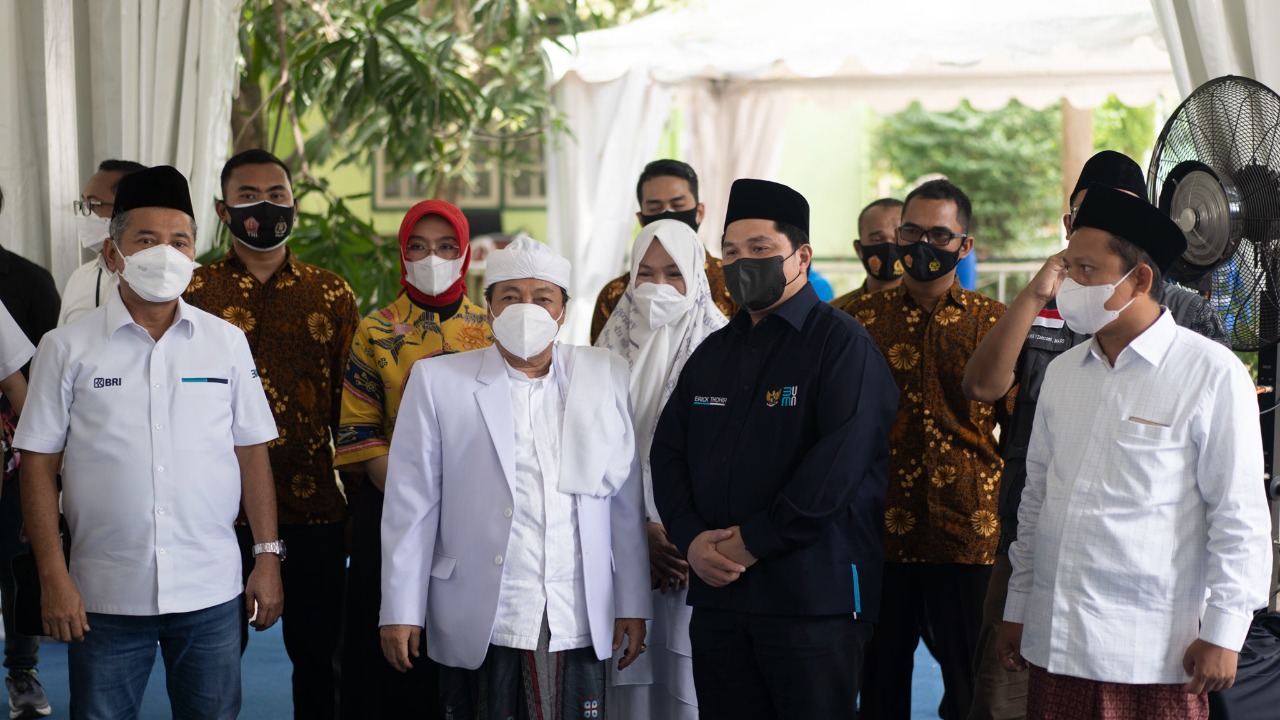 Menteri BUMN Apresiasi BRI Percepat Herd Immunity Melalui Vaksinasi 3.000 Santri di Cirebon