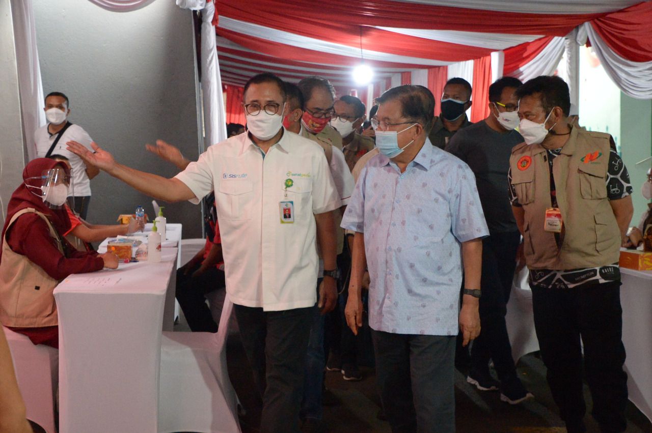 Ika Unhas Laksanakan Vaksin hingga Jakarta