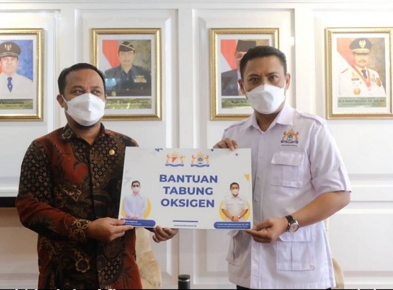 Bantu Penanganan Covid-19, Kadin Sulsel Serahkan 250 Tabung Oksigen ke Pemprov