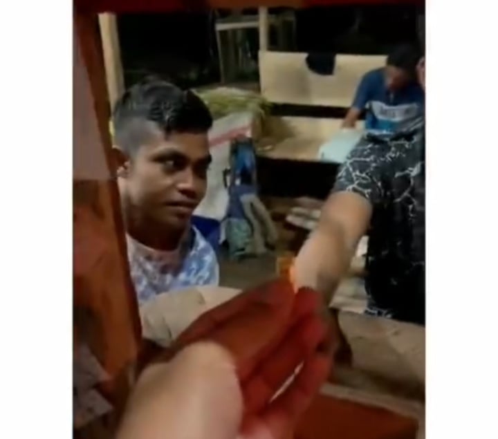 The Real Sultan, Pemuda Papua Beli Ayam Pakai 2 Gram Emas, Voucher Wifi 1 GB Ditukar 1 Gram Emas