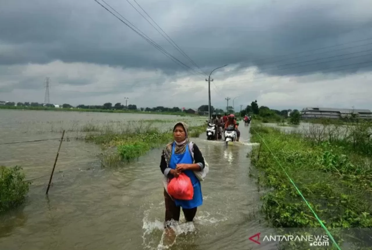 Banjir Bandang Menerjang Puluhan Rumah Warga di Sulteng