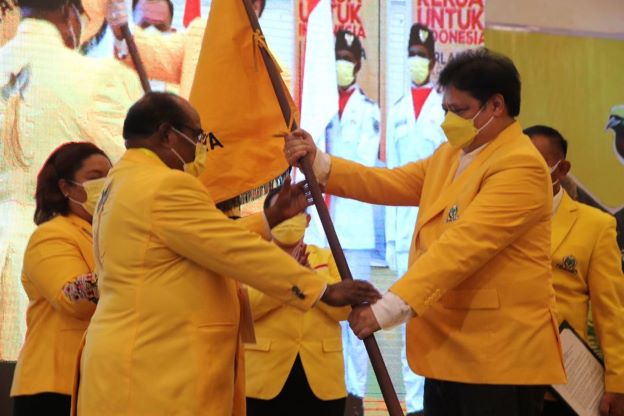 Bantu Tangani Covid-19, Airlangga Minta Kader Golkar Papua Barat Kerja Keras